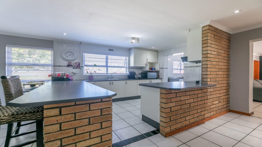 To Let 3 Bedroom Property for Rent in Edgemead Western Cape